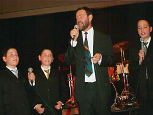 Chazan Braun and sons performing